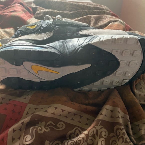 Air Nikes - Picture 3 of 6